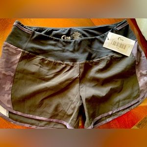 Zyia 5 Star camo shorts. NWT